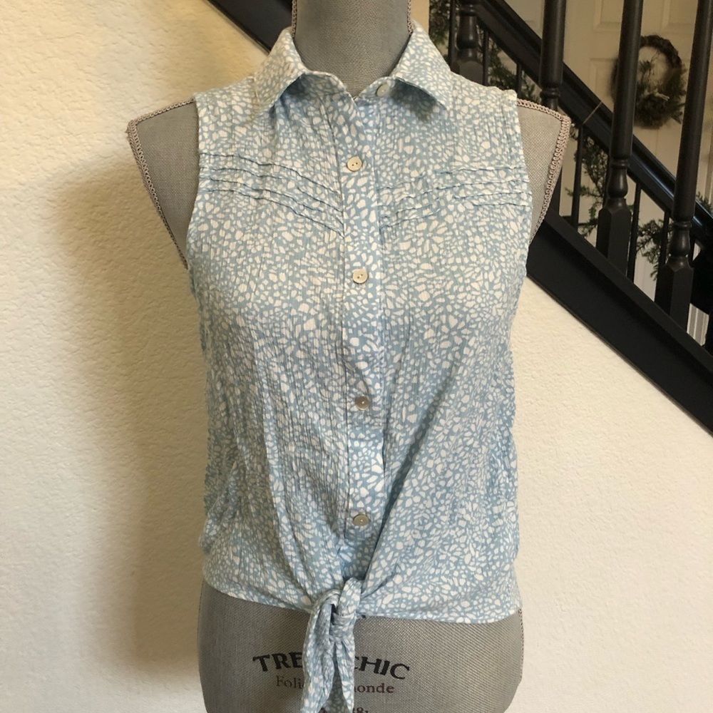 Peace & Pearls Women’s Blue Tie Front Sleeveless Top Size Small
